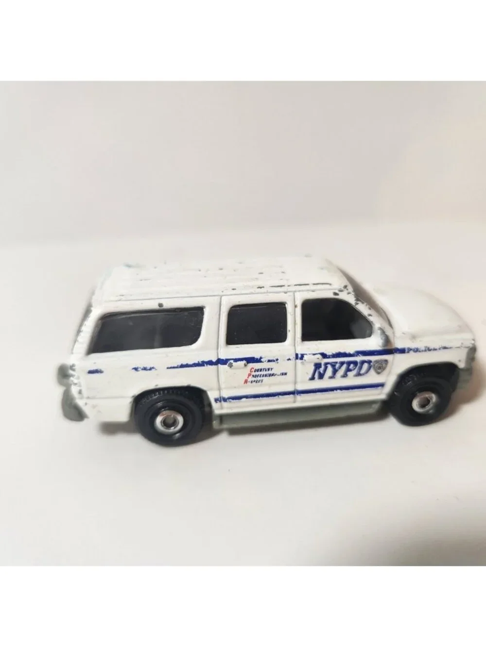 Matchbox 1999 Chevrolet‎ Suburban NYPD Police White Diecast Car 1:75